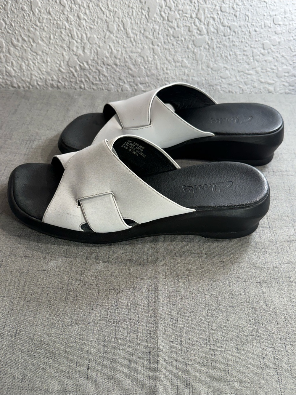 Vintage Clarks White Leather Chunky Wedge Sandals Slides Y2K Women's 10M - Picture 4 of 13